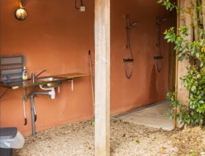 Sanitairgebouw douch en afwas