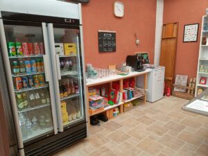 Honesty bar, speelgoed, ijsjes en kleine winkel